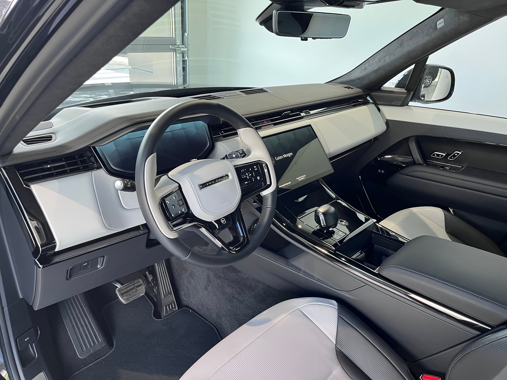 LAND ROVER Range Rover Sport P635 SV Edition Two-image-4