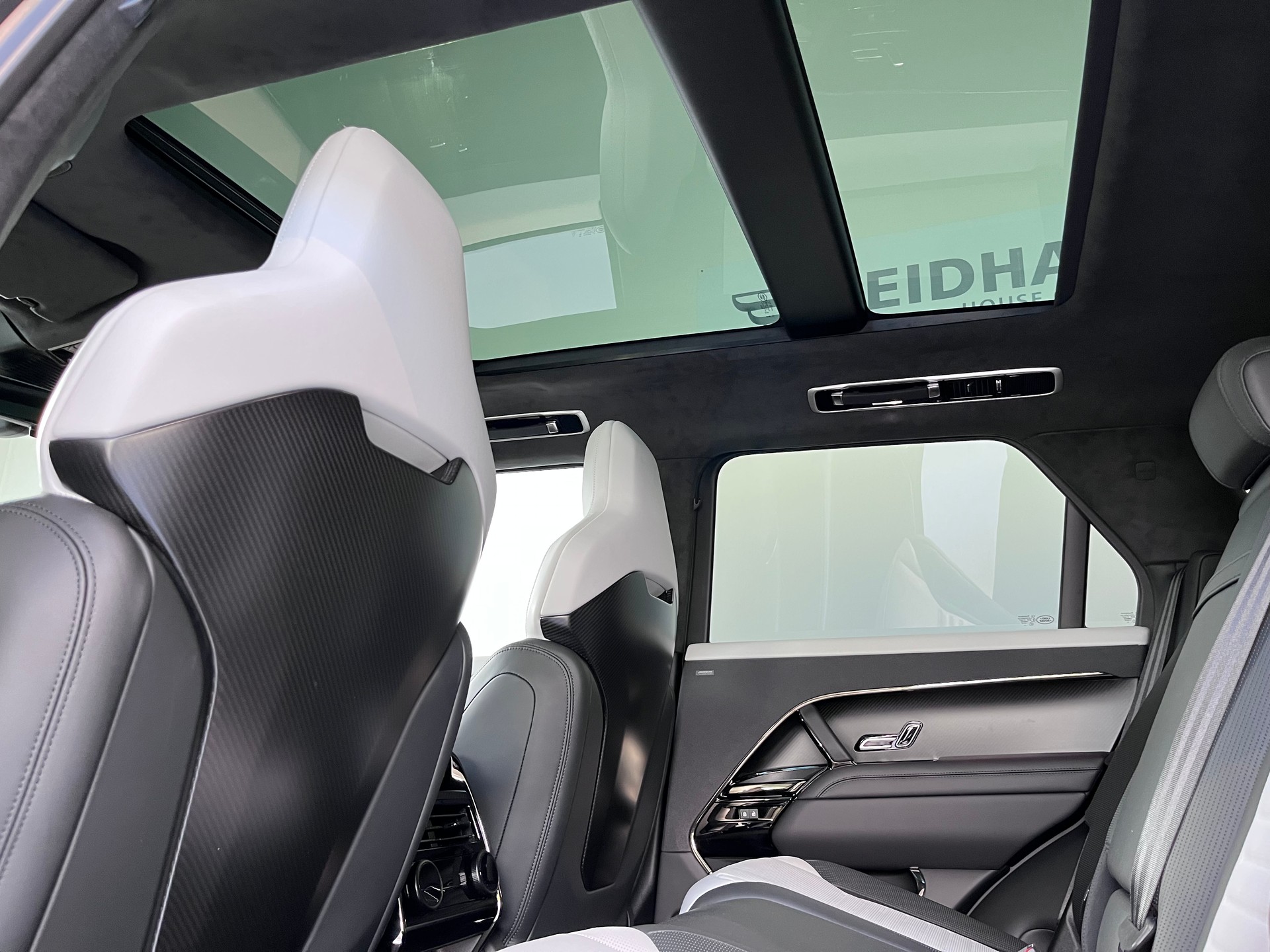 LAND ROVER Range Rover Sport P635 SV Edition Two-image-8