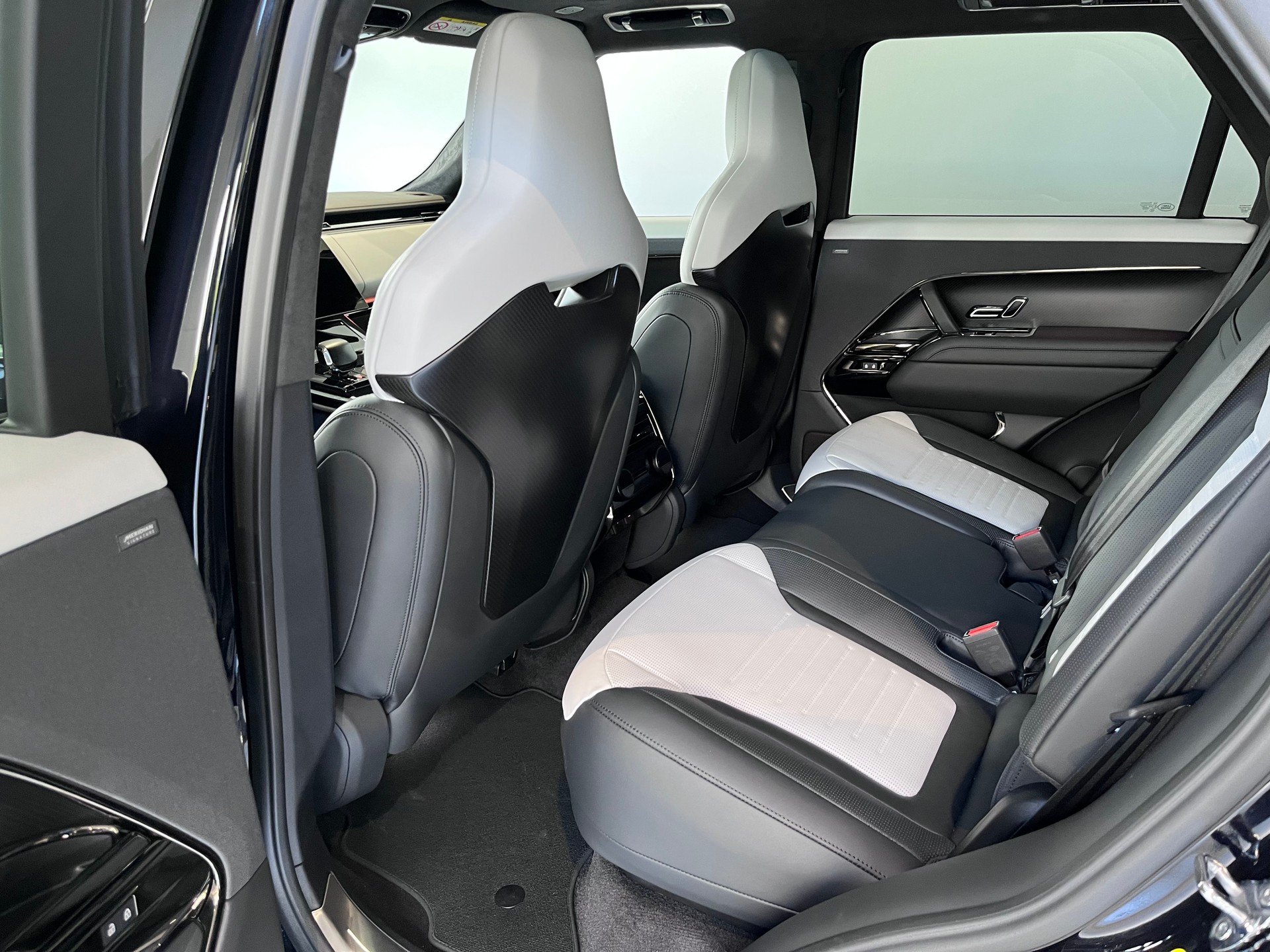 LAND ROVER Range Rover Sport P635 SV Edition Two-image-7