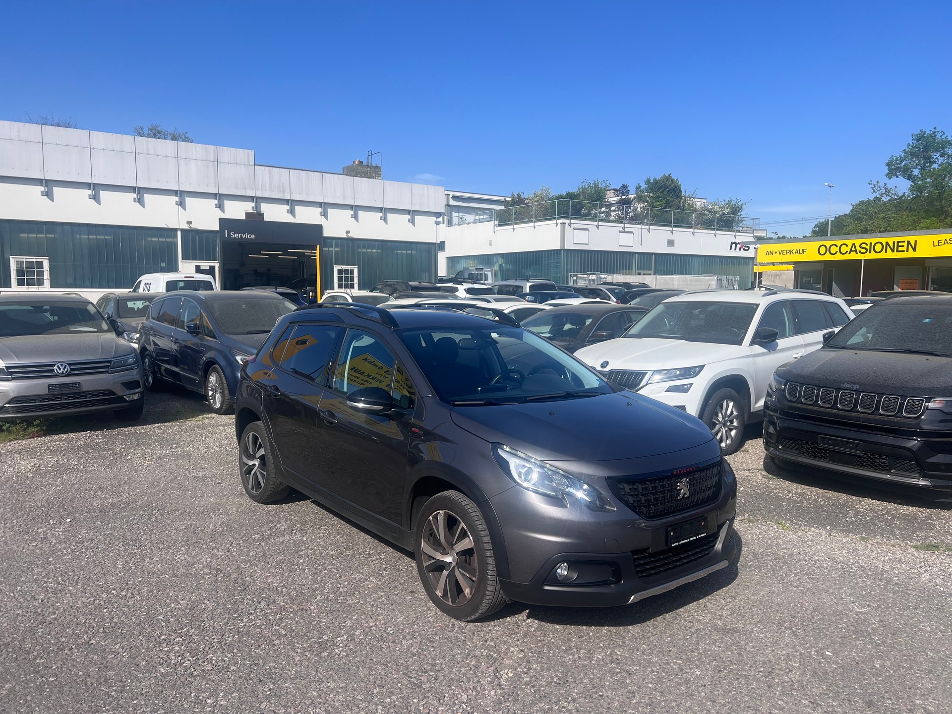 PEUGEOT 2008 1.2 PureTech GT Line EAT6-showroom-element-2