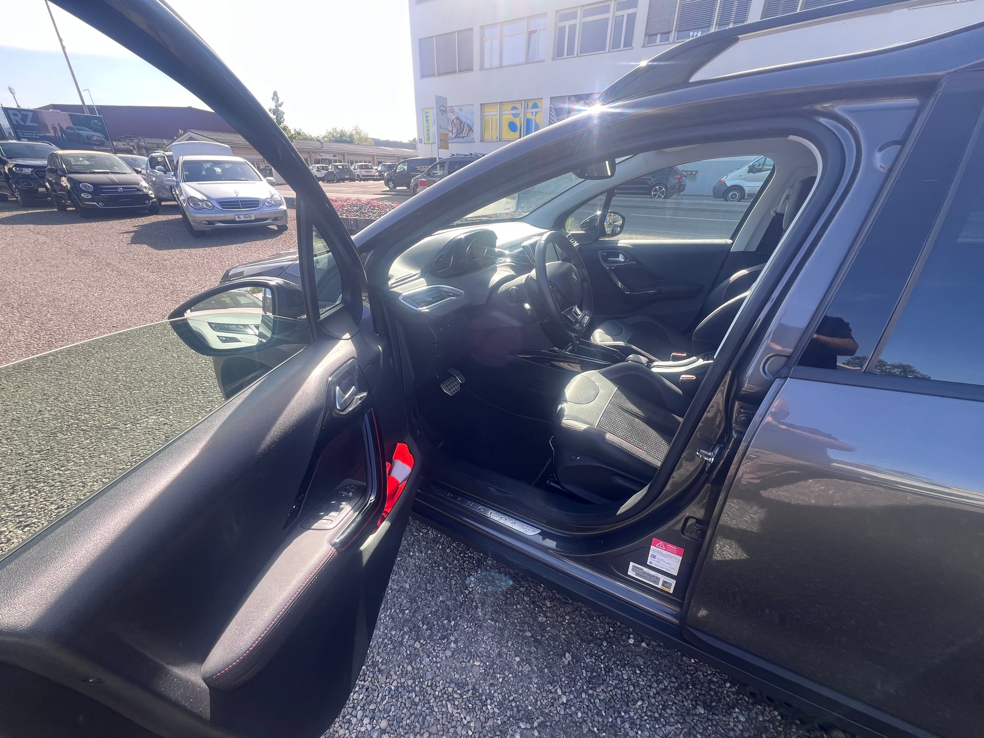 PEUGEOT 2008 1.2 PureTech GT Line EAT6-image-7