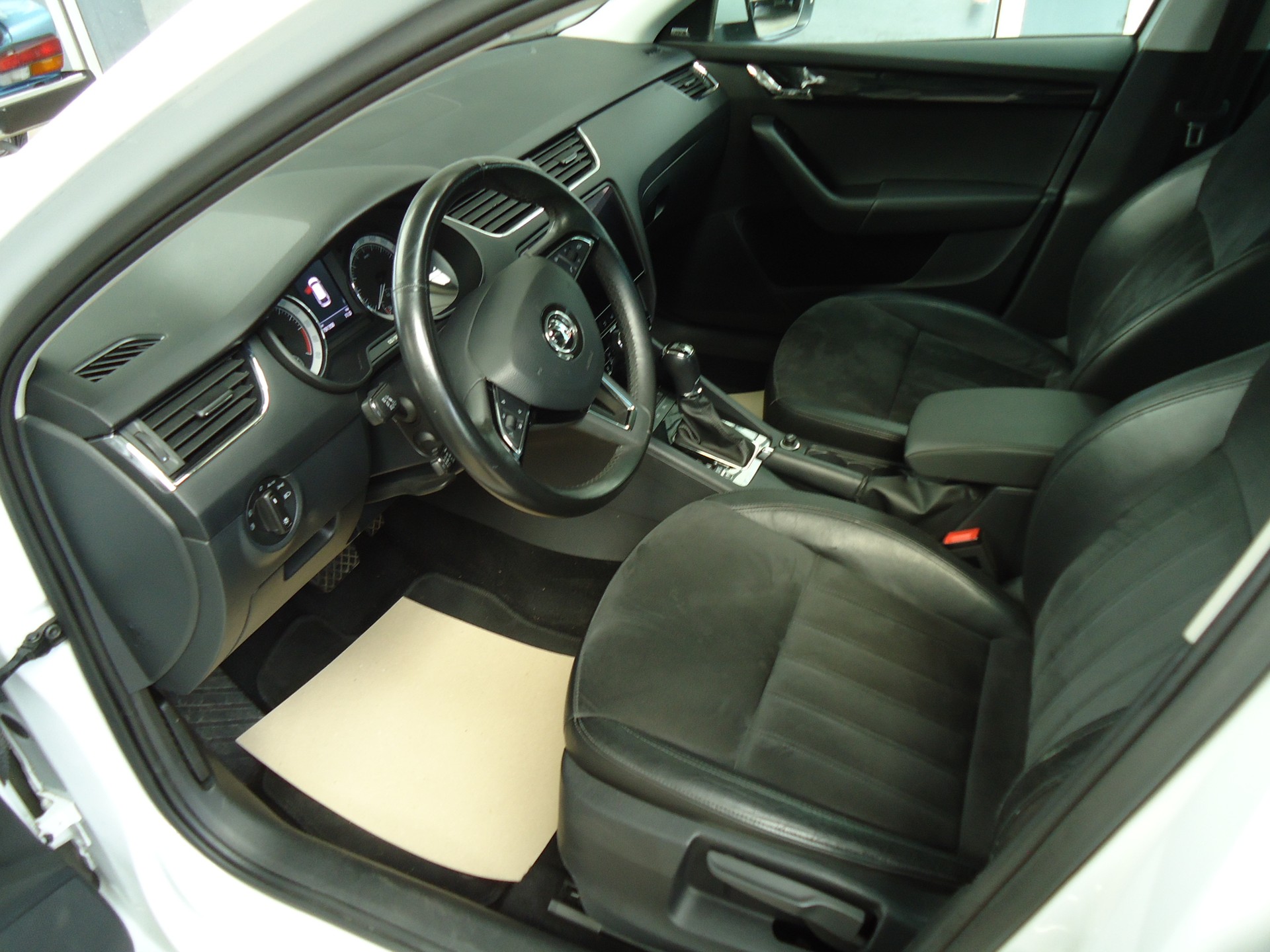 SKODA Octavia Combi 2.0 TDI RS Prag 4x4 DSG-image-3