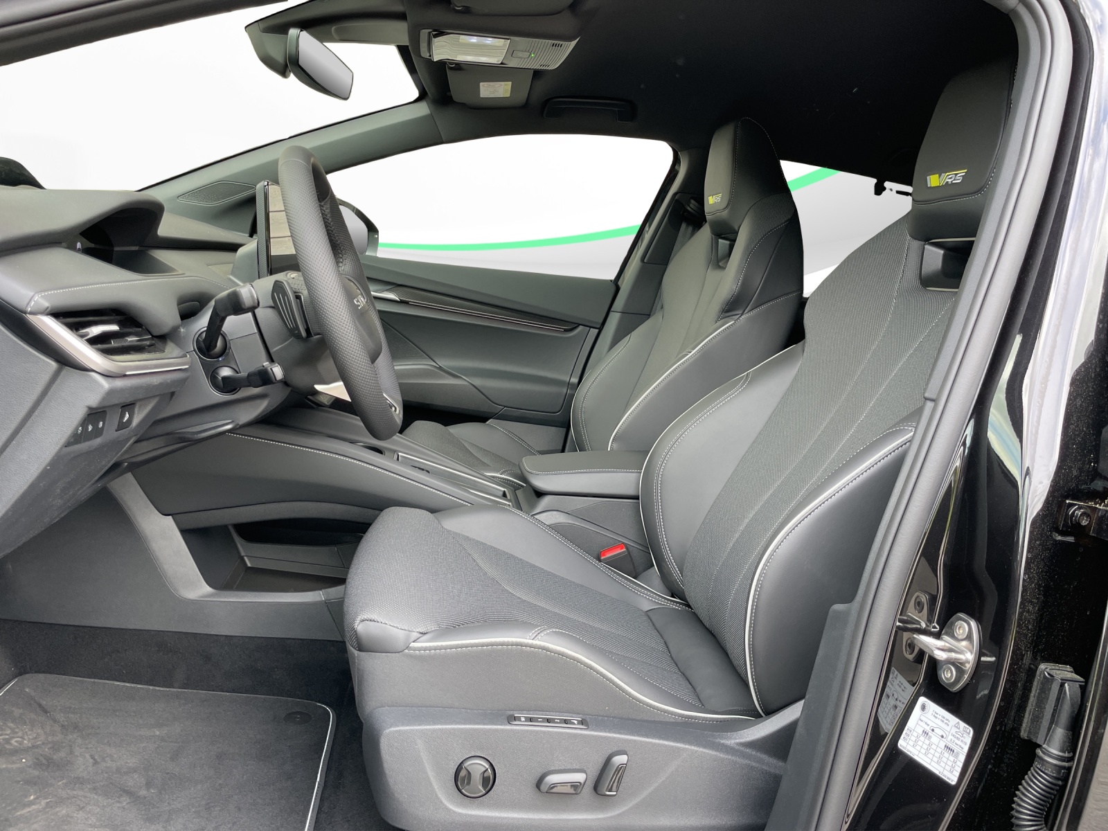 SKODA Enyaq 4x4 RS-image-6