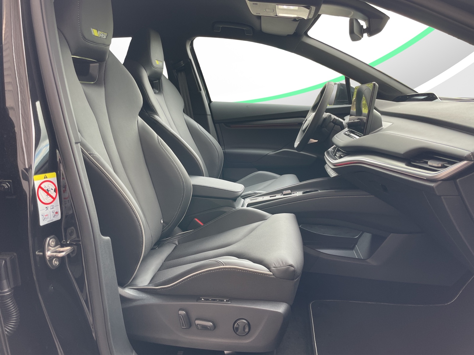 SKODA Enyaq 4x4 RS-image-12