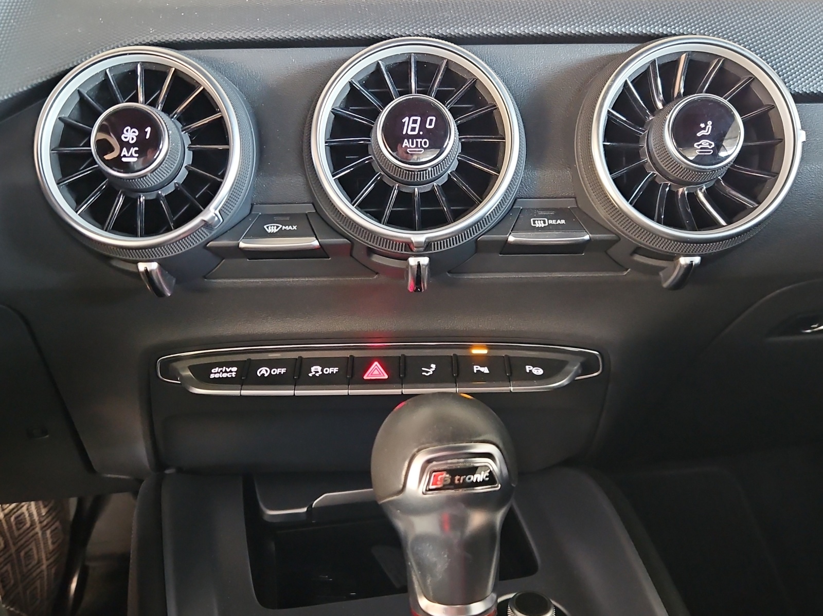 AUDI TTS Coupé 2.0 TFSI quattro S-tronic-image-17