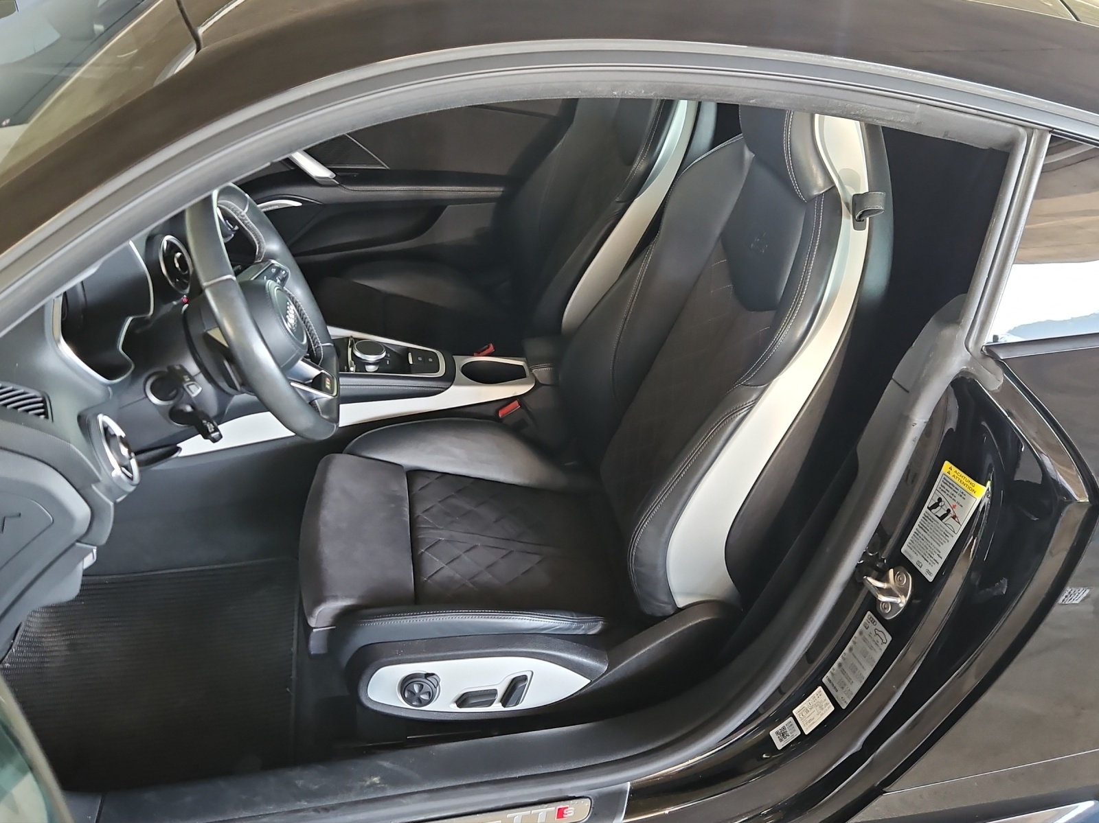 AUDI TTS Coupé 2.0 TFSI quattro S-tronic-image-8