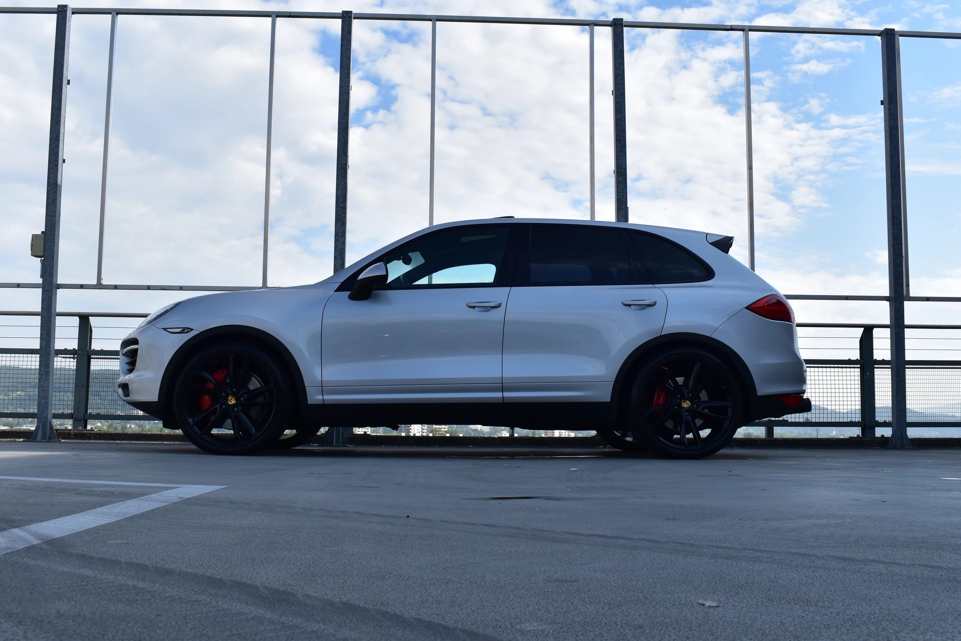 PORSCHE CAYENNE TURBO BLACK l 500 PS-showroom-element-3