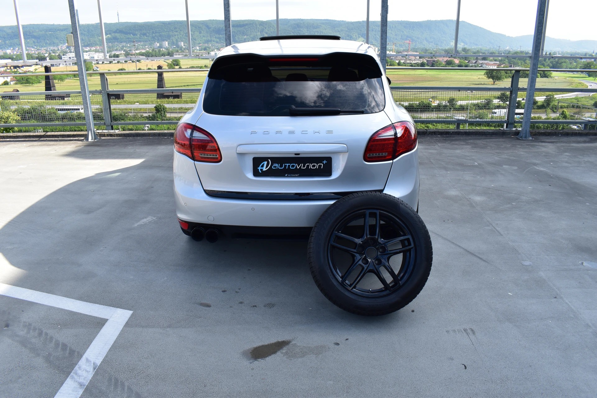 PORSCHE CAYENNE TURBO BLACK l 500 PS-image-21