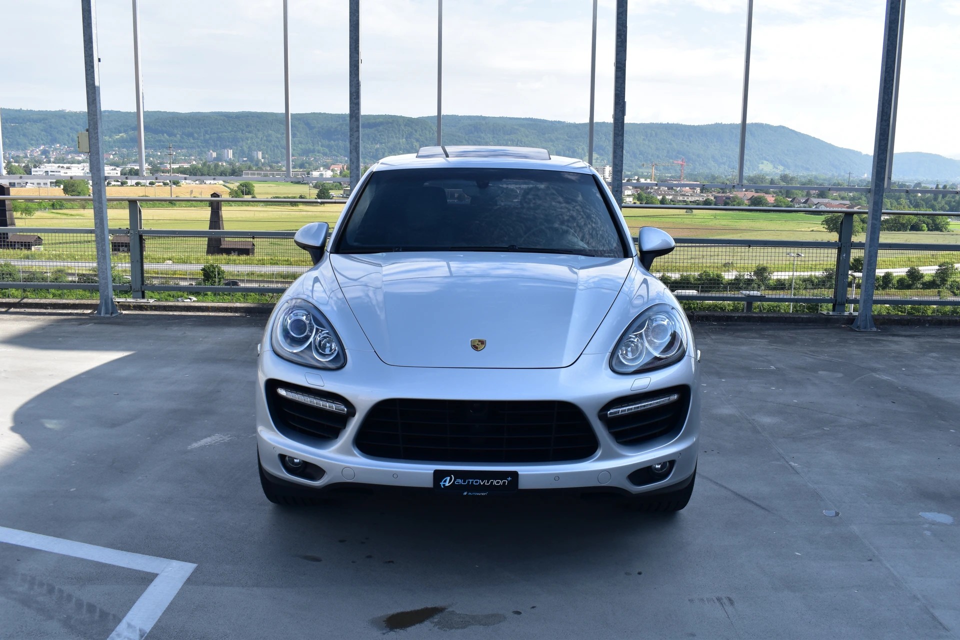 PORSCHE CAYENNE TURBO BLACK l 500 PS-image-15