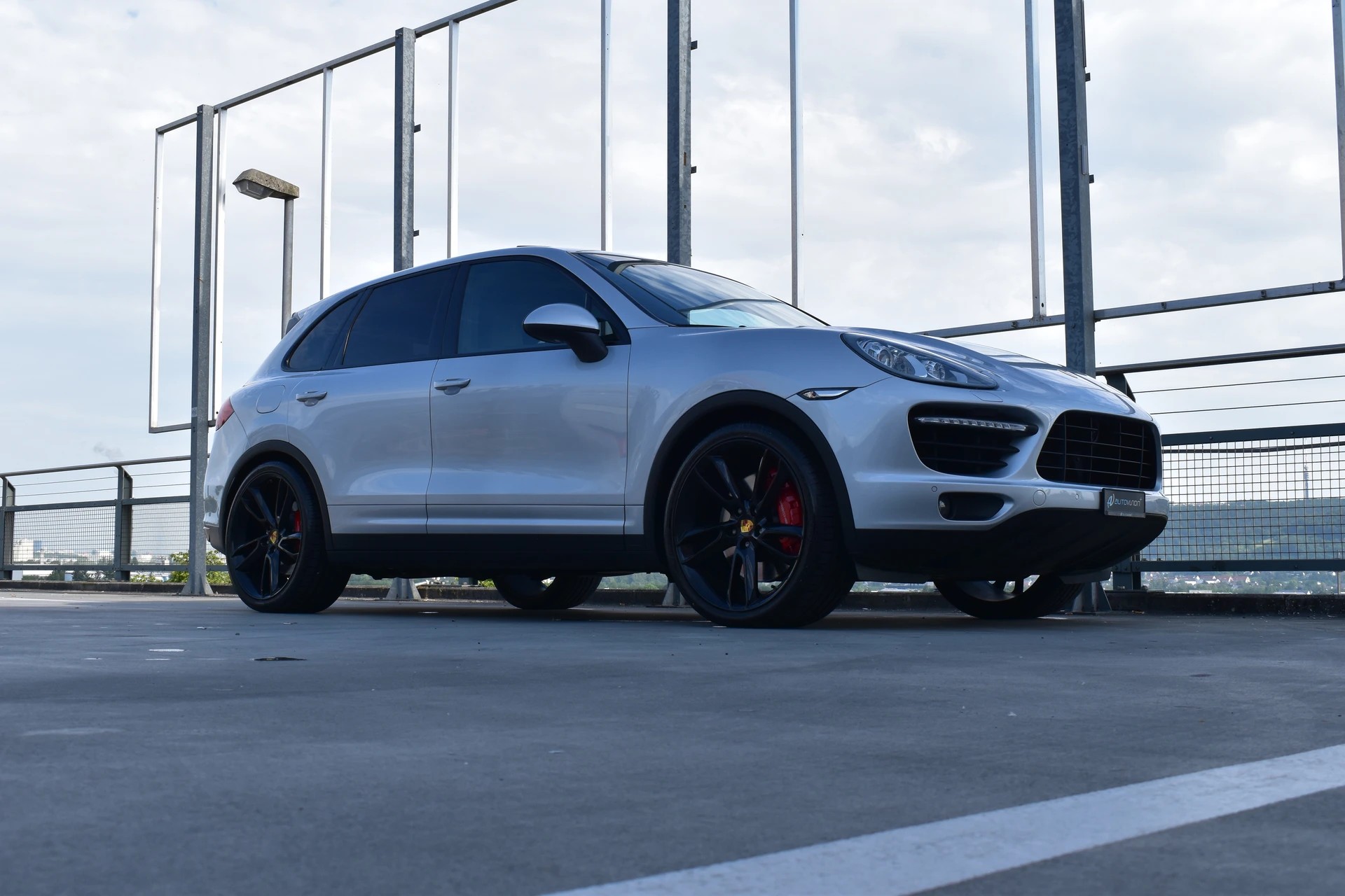 PORSCHE CAYENNE TURBO BLACK l 500 PS-image-10