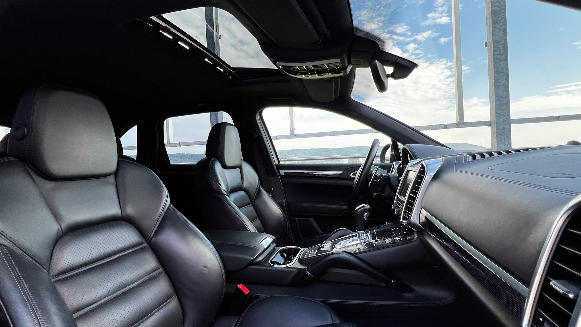 PORSCHE CAYENNE TURBO BLACK l 500 PS-image-25