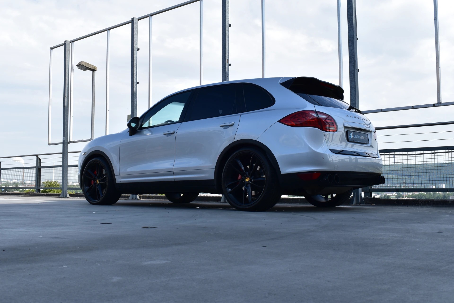 PORSCHE CAYENNE TURBO BLACK l 500 PS-image-12