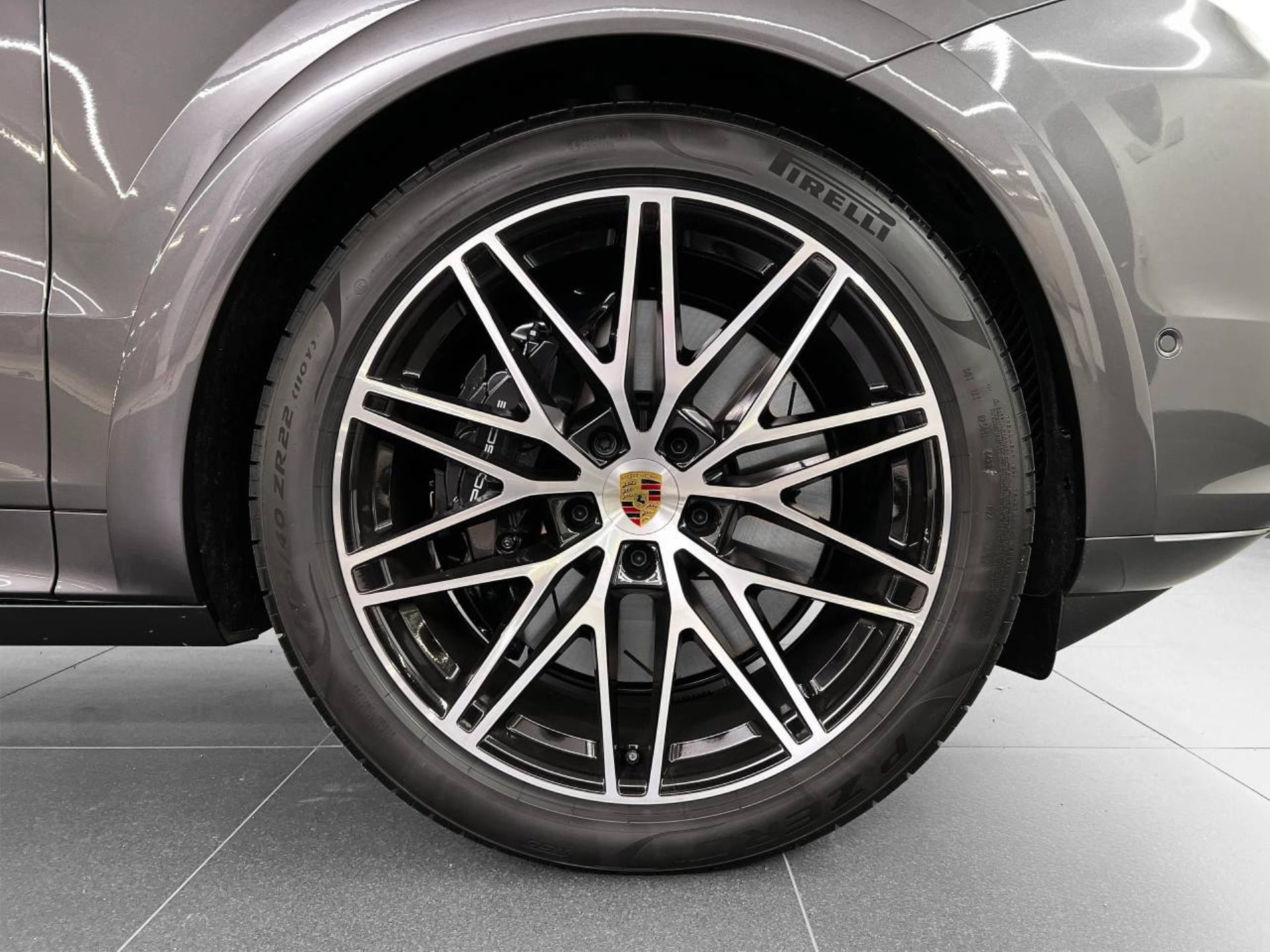 PORSCHE Cayenne Turbo E-Hybrid Coupé-image-10