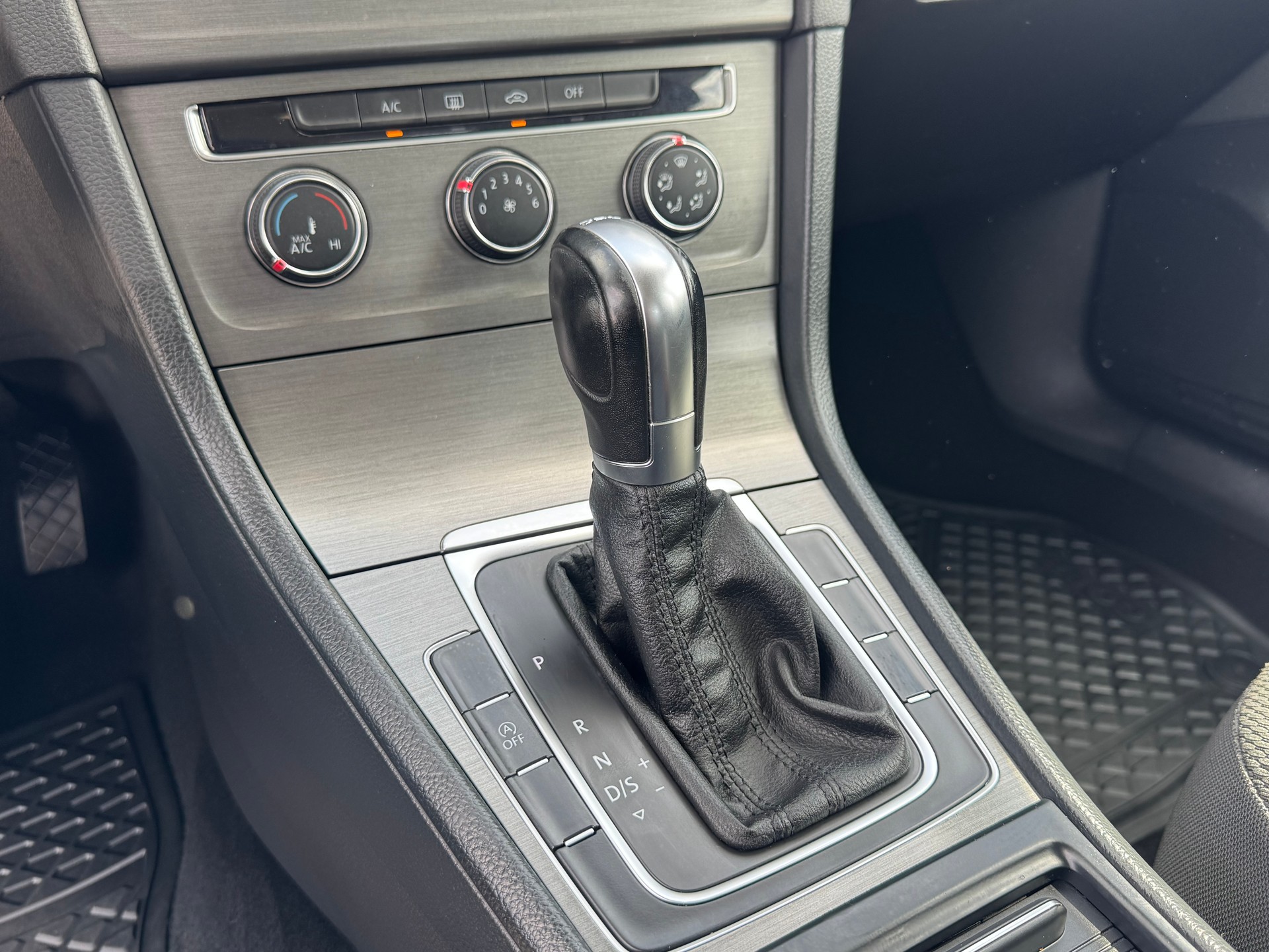 VW Golf 1.2 TSI Comfortline DSG-image-11