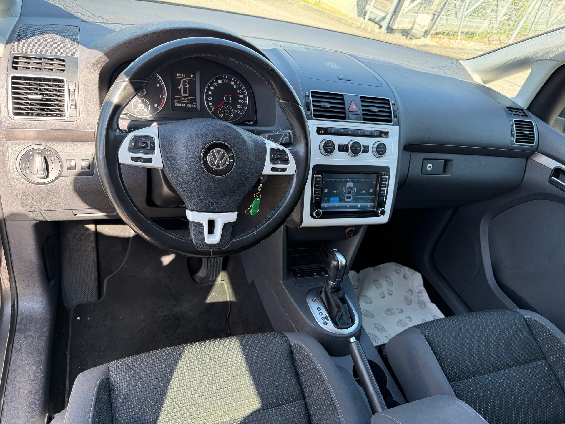VW Touran 1.4 TSI Highline DSG-image-8