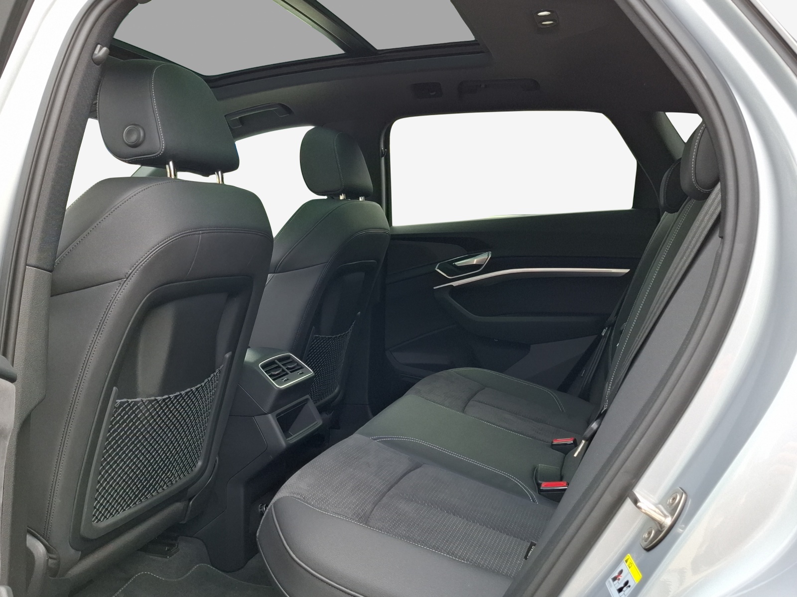 AUDI e-tron 55 S Line Black Edition quattro-image-12