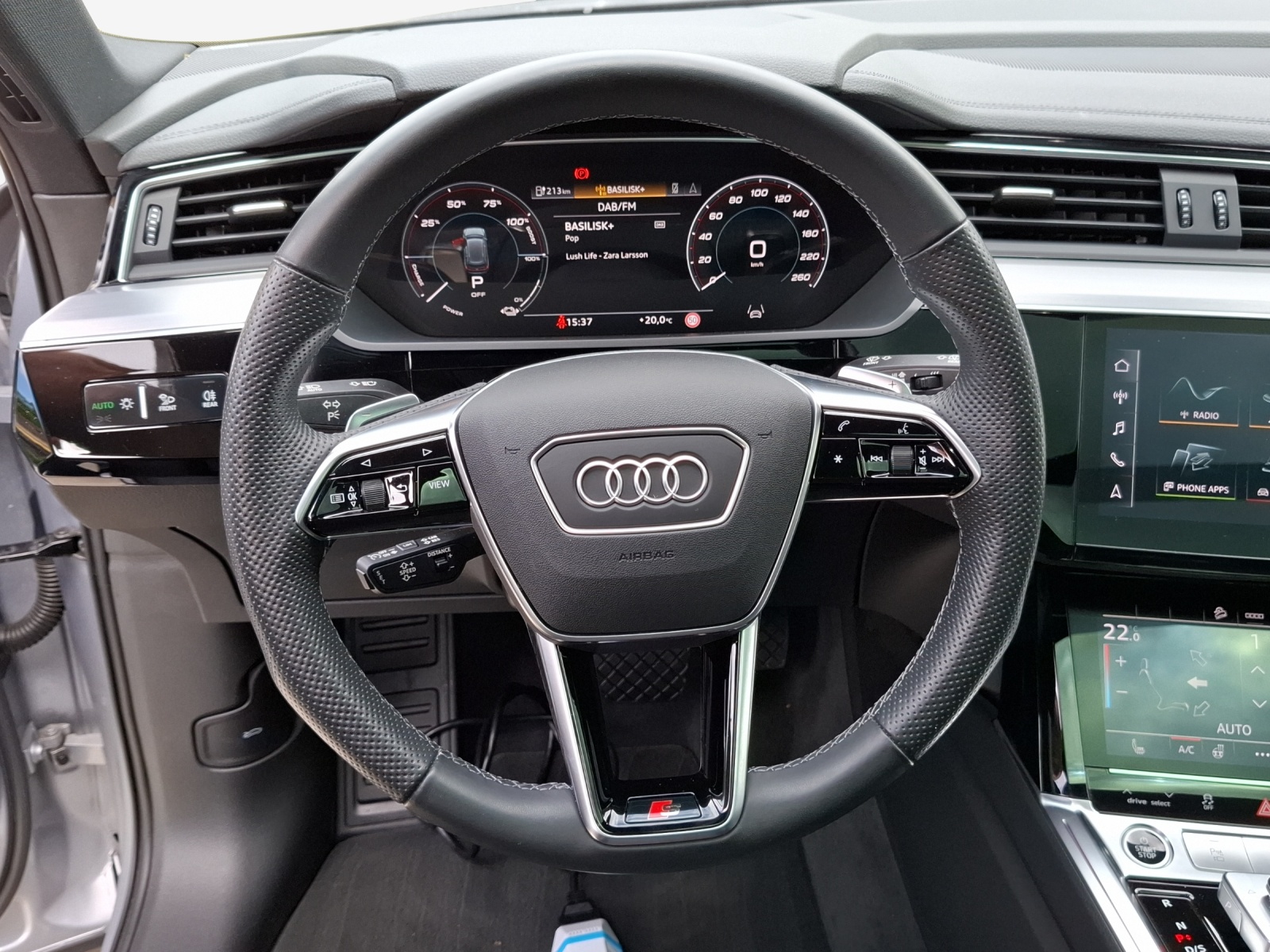 AUDI e-tron 55 S Line Black Edition quattro-image-10