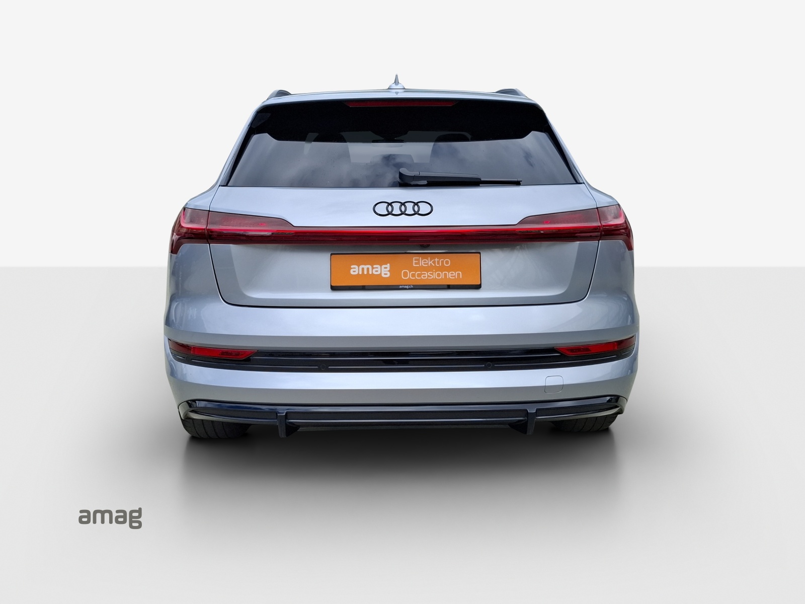 AUDI e-tron 55 S Line Black Edition quattro-image-4