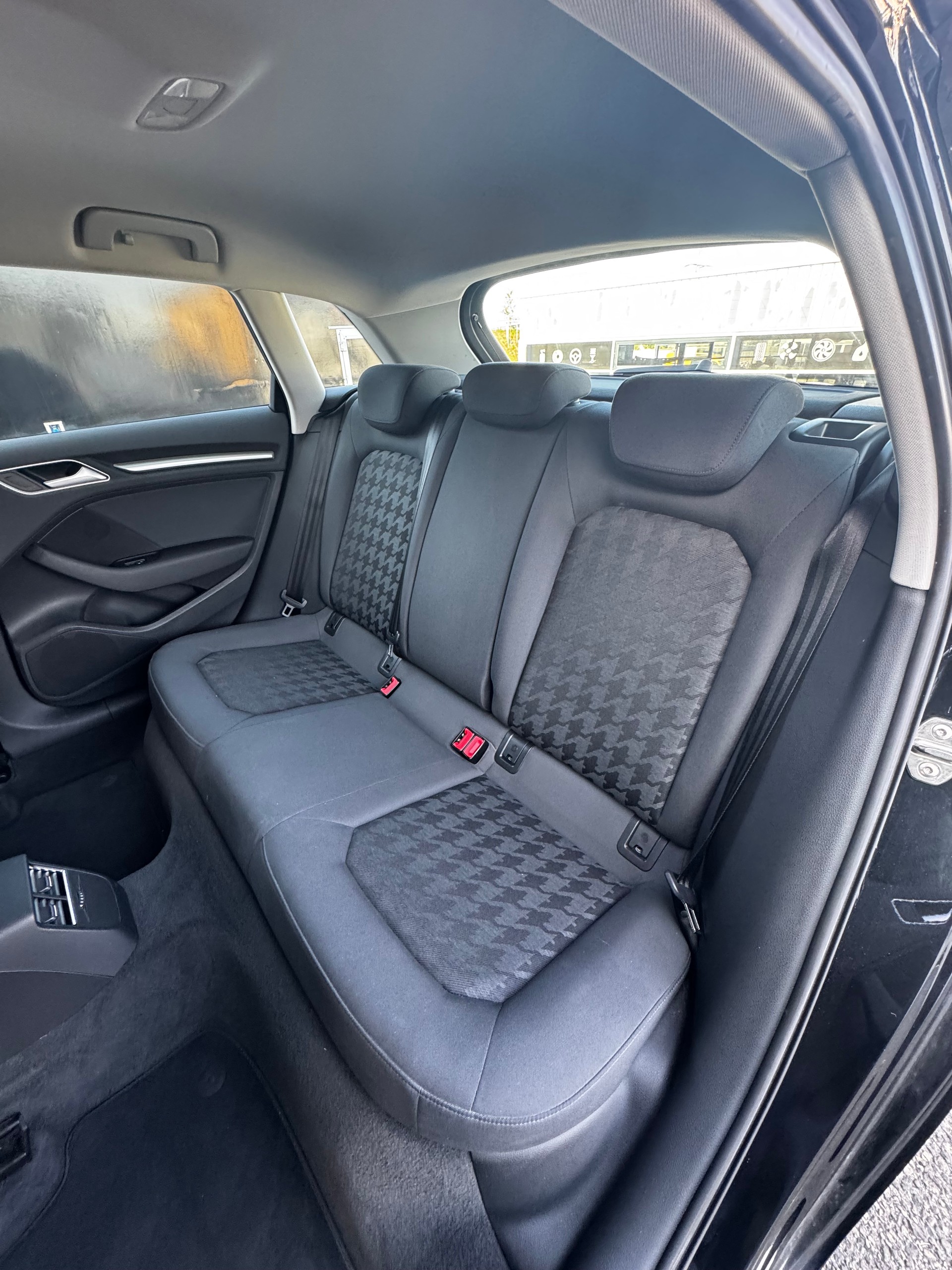 AUDI A3 Sportback 1.4 TFSI Attraction-image-8