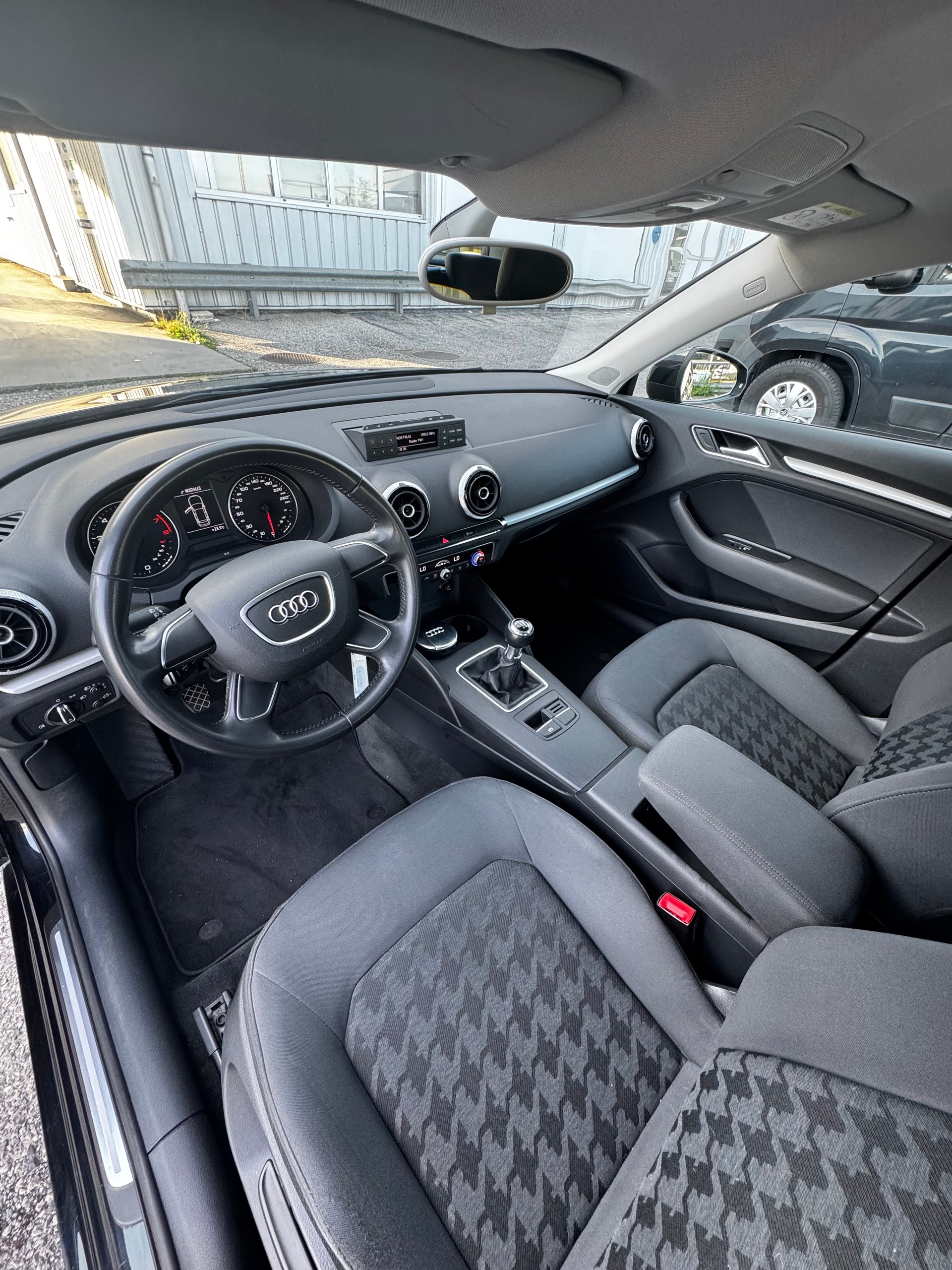 AUDI A3 Sportback 1.4 TFSI Attraction-image-10