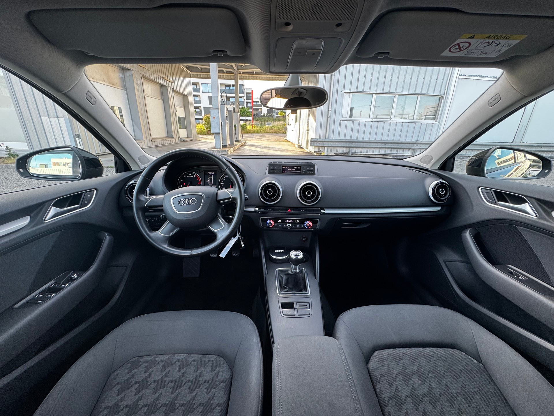 AUDI A3 Sportback 1.4 TFSI Attraction-image-11