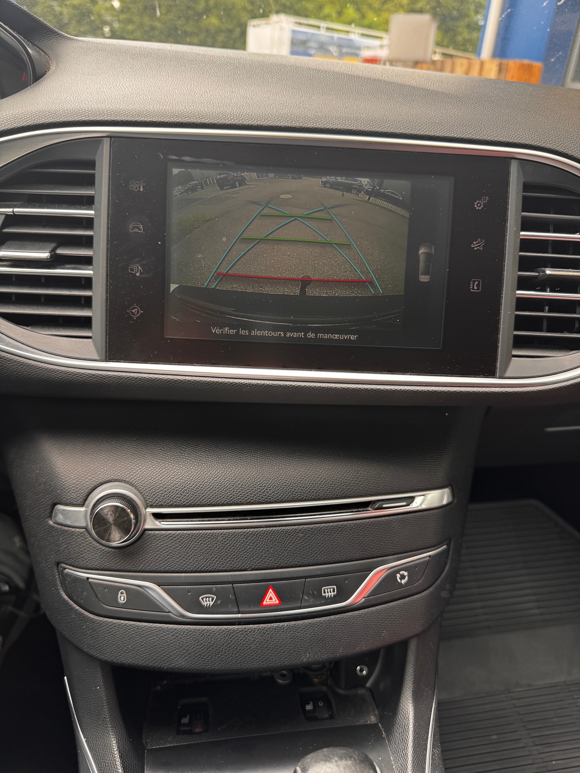 PEUGEOT 308 SW 2.0 BlueHDI Allure Automatic-image-4