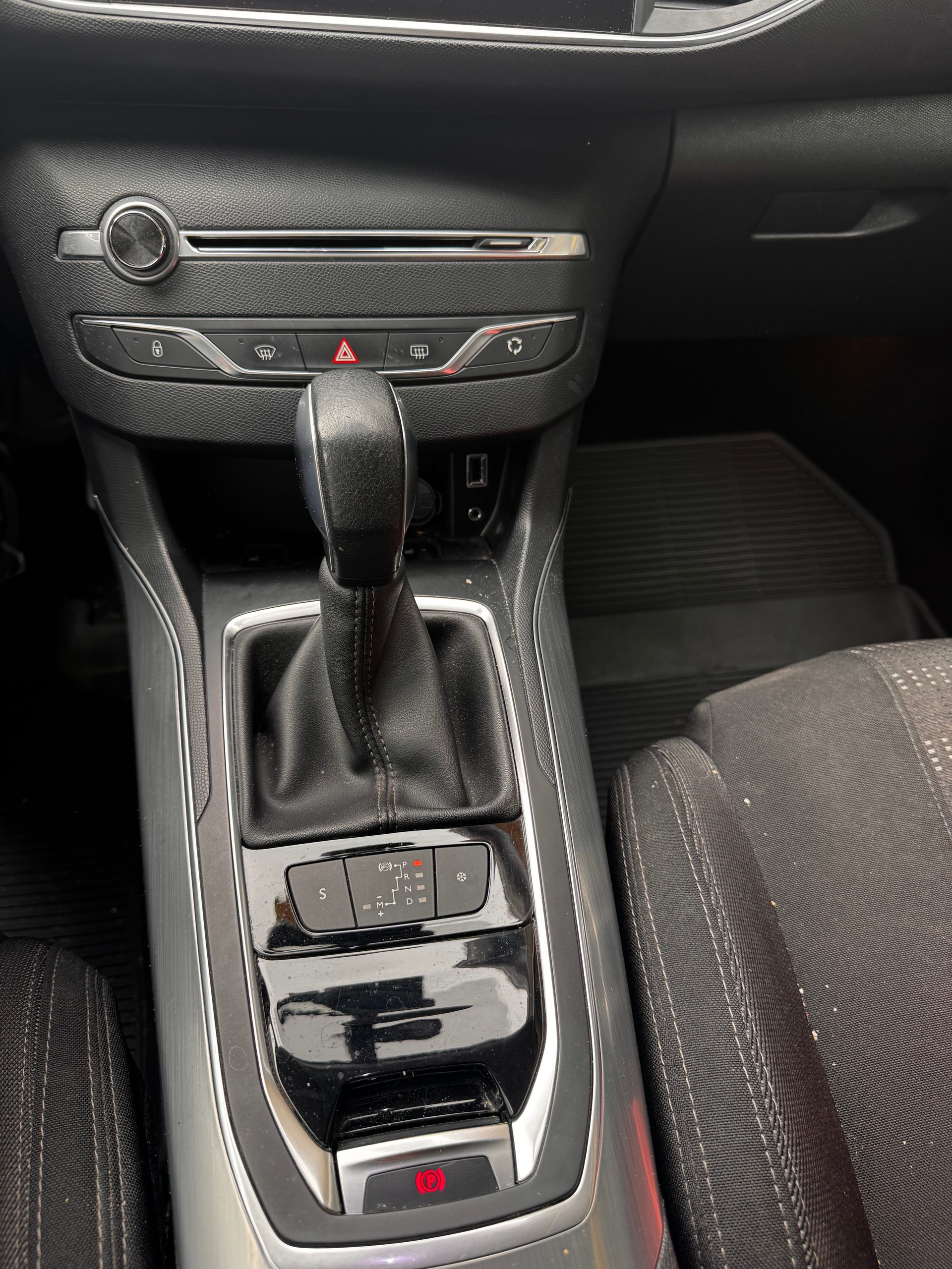PEUGEOT 308 SW 2.0 BlueHDI Allure Automatic-image-3