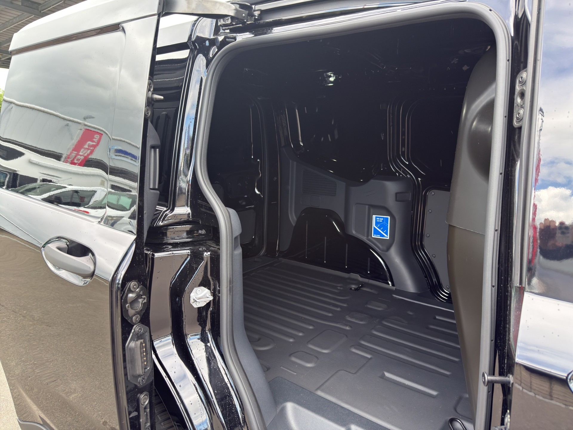 FORD Transit Courier Van 1.0 EcoBoost Trend-image-11