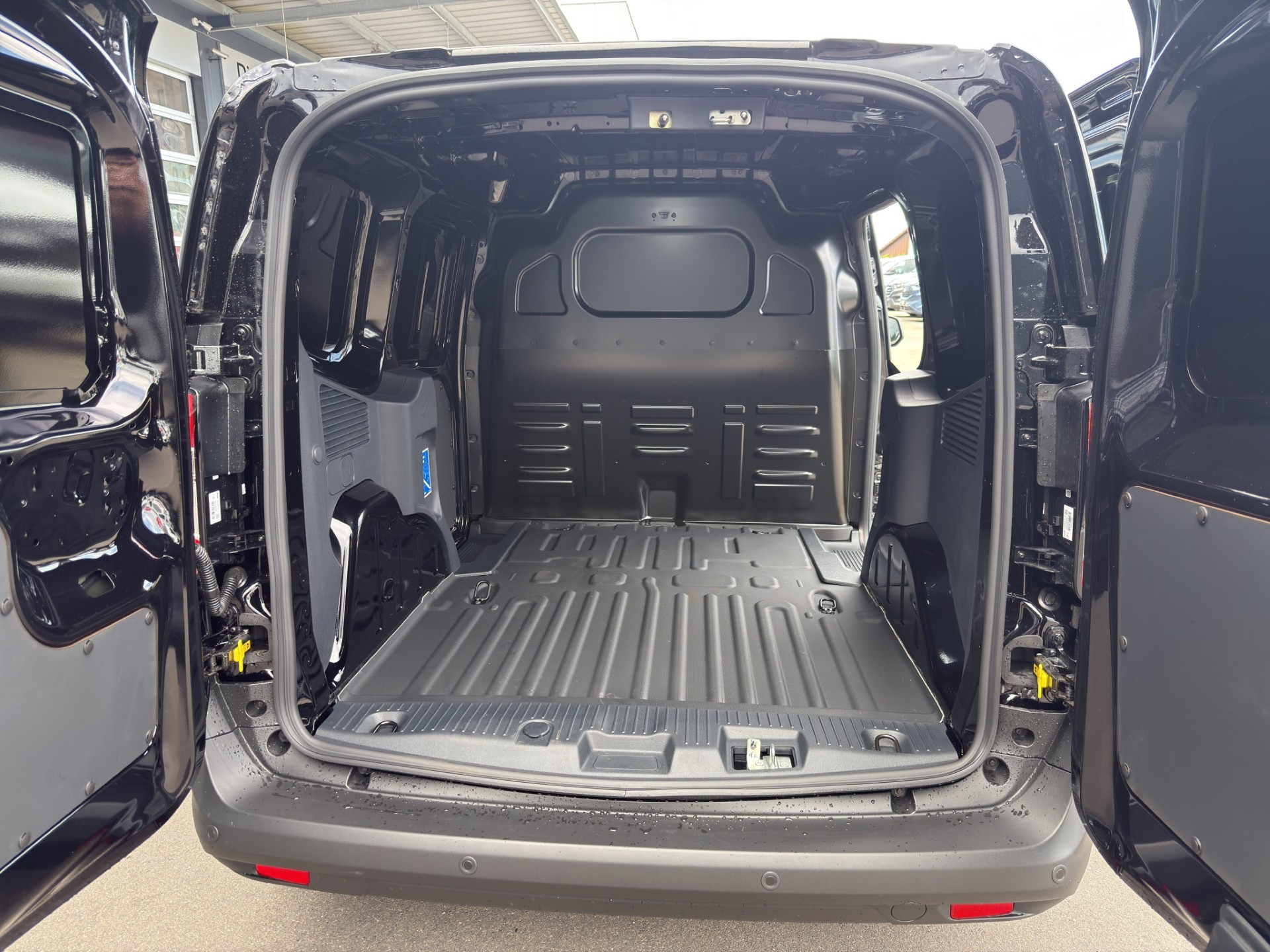 FORD Transit Courier Van 1.0 EcoBoost Trend-image-12