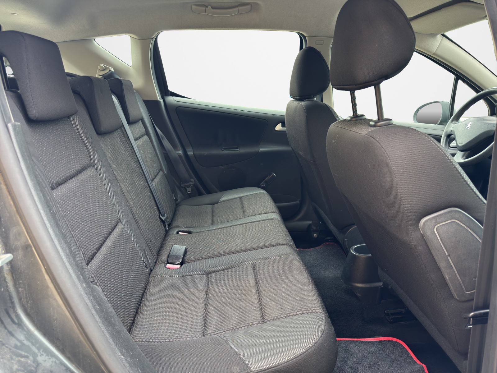 PEUGEOT 207 SW 1.4 16V Sport-image-14