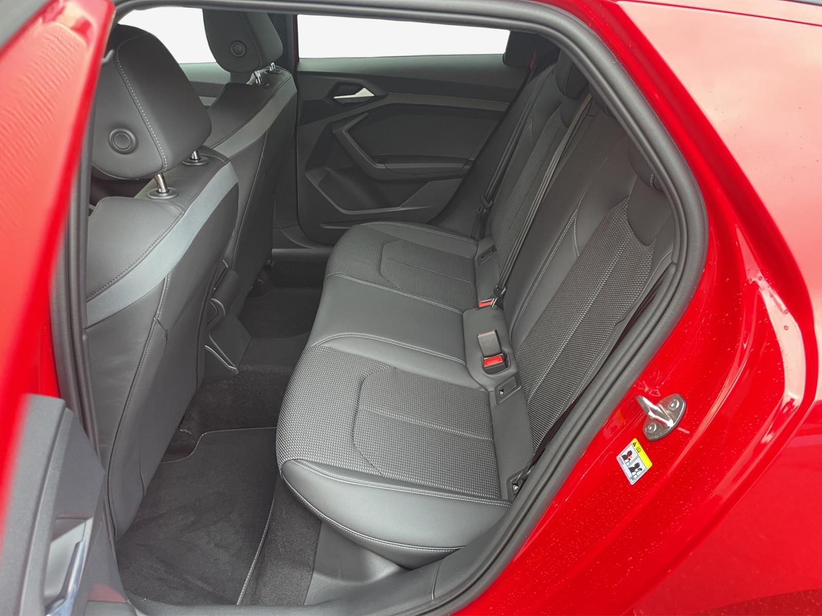 AUDI A1 Sportback 30 TFSI S Line Attraction S-tronic-image-11