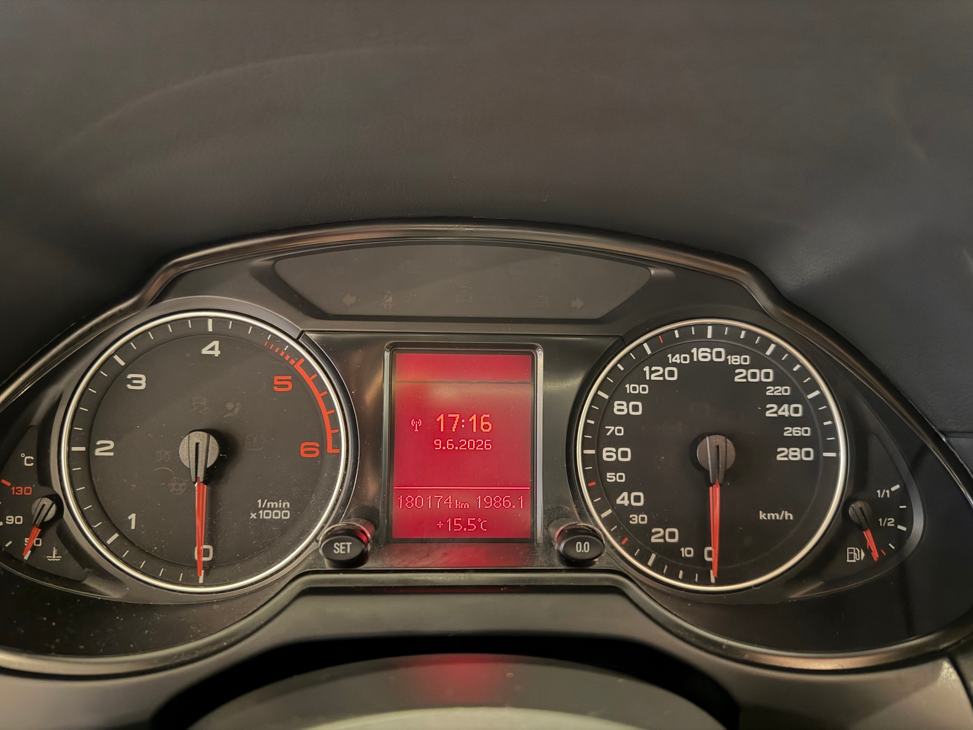 AUDI Q5 2.0 TDI quattro S-Tronic-image-12