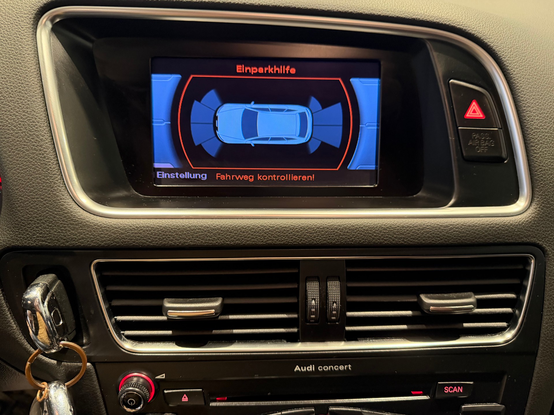 AUDI Q5 2.0 TDI quattro S-Tronic-image-13