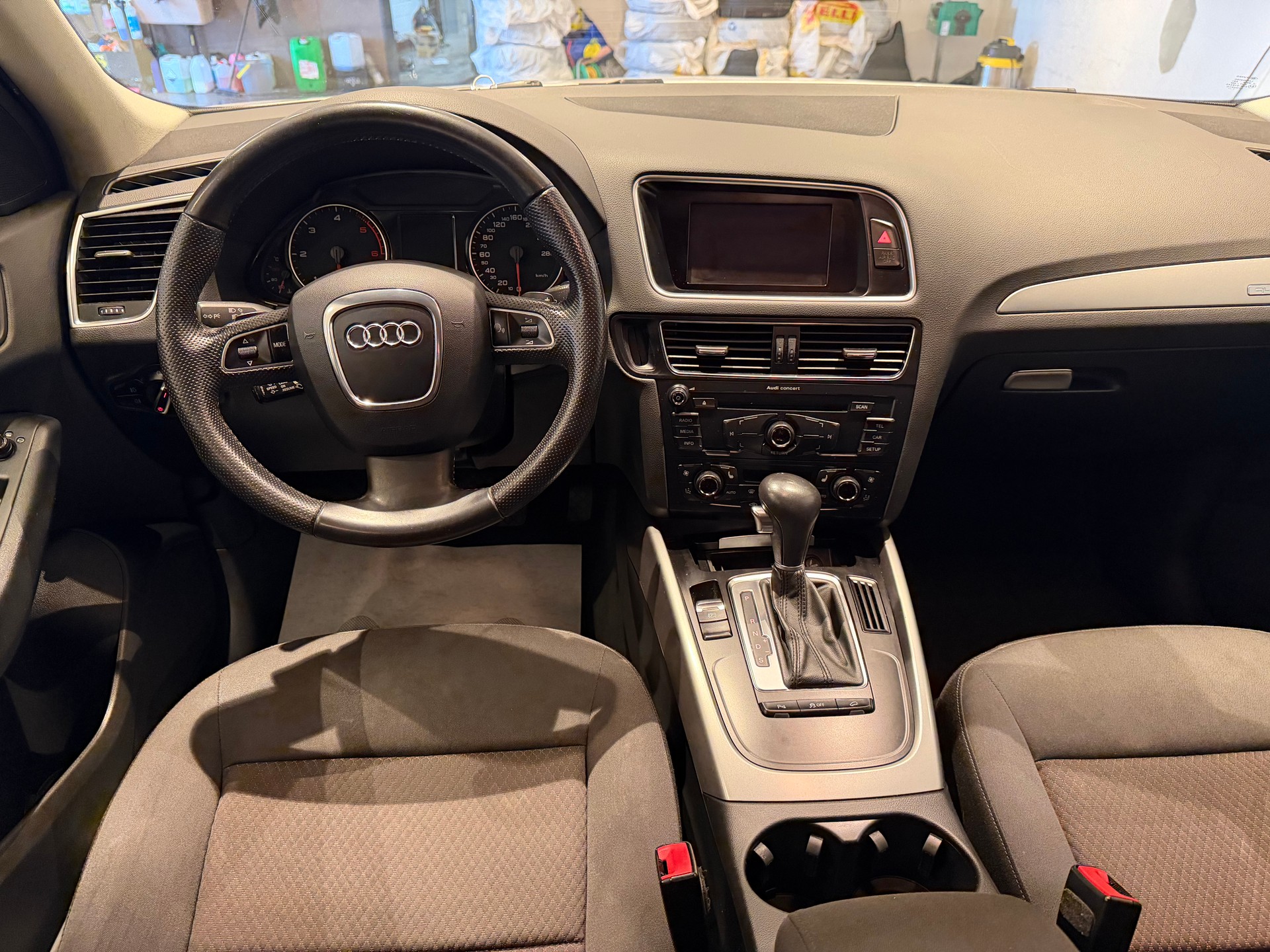 AUDI Q5 2.0 TDI quattro S-Tronic-image-9