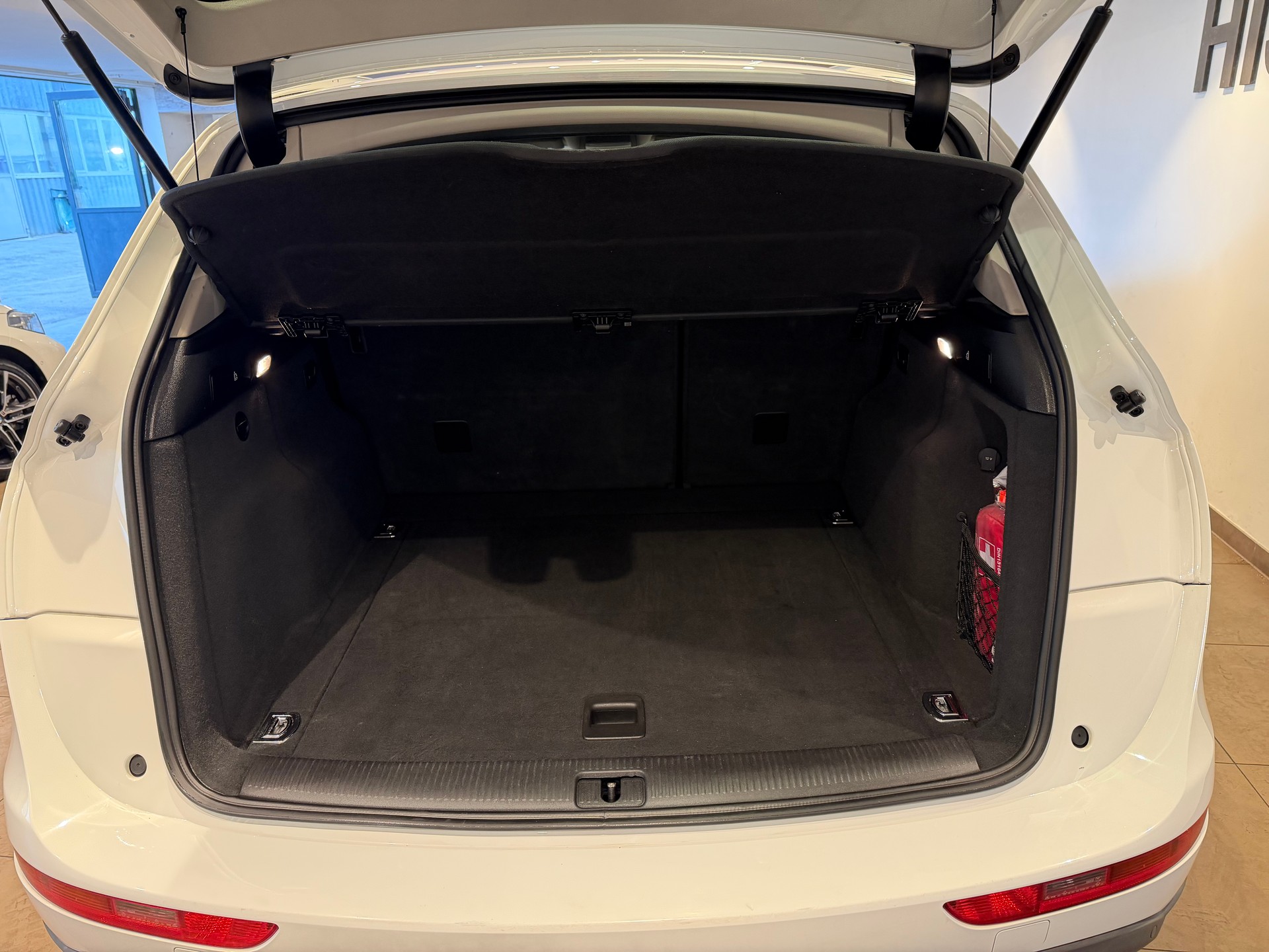 AUDI Q5 2.0 TDI quattro S-Tronic-image-5