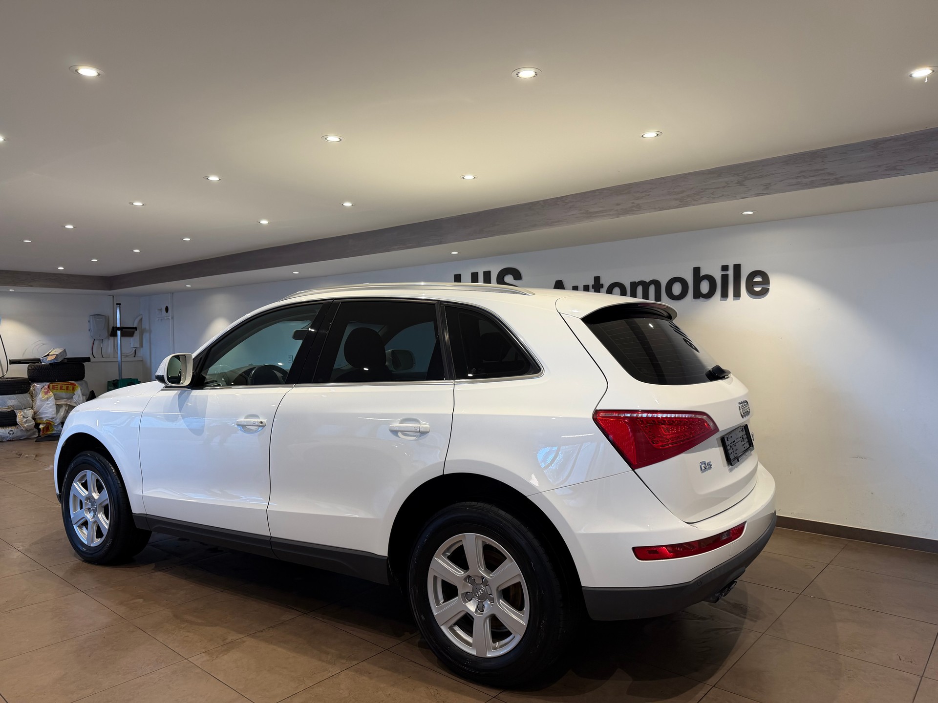 AUDI Q5 2.0 TDI quattro S-Tronic-image-2