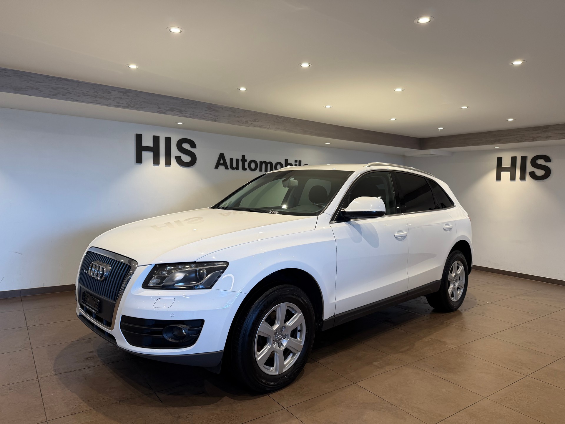 AUDI Q5 2.0 TDI quattro S-Tronic-image-1