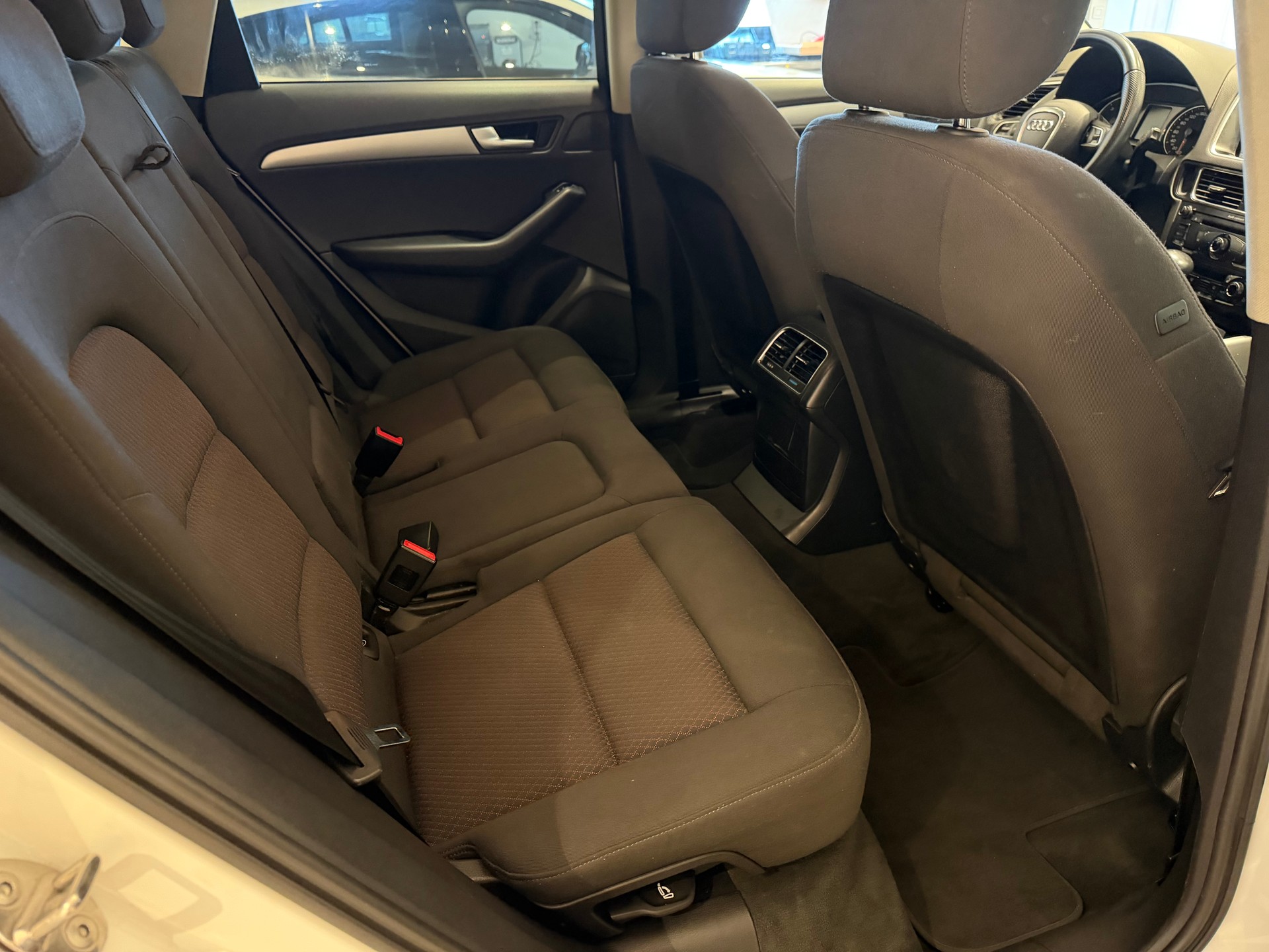 AUDI Q5 2.0 TDI quattro S-Tronic-image-8