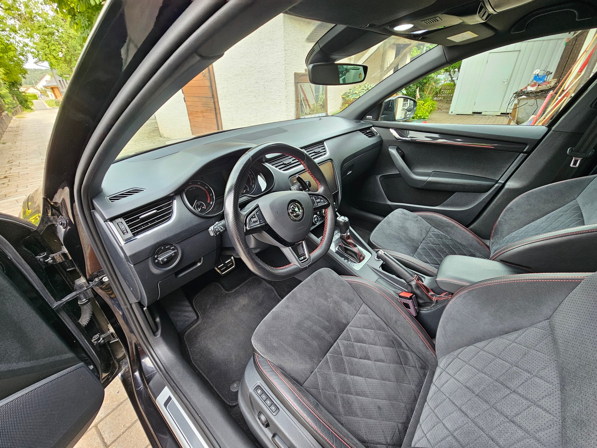 SKODA 2.0 TSI 245 RS DSG-image-4