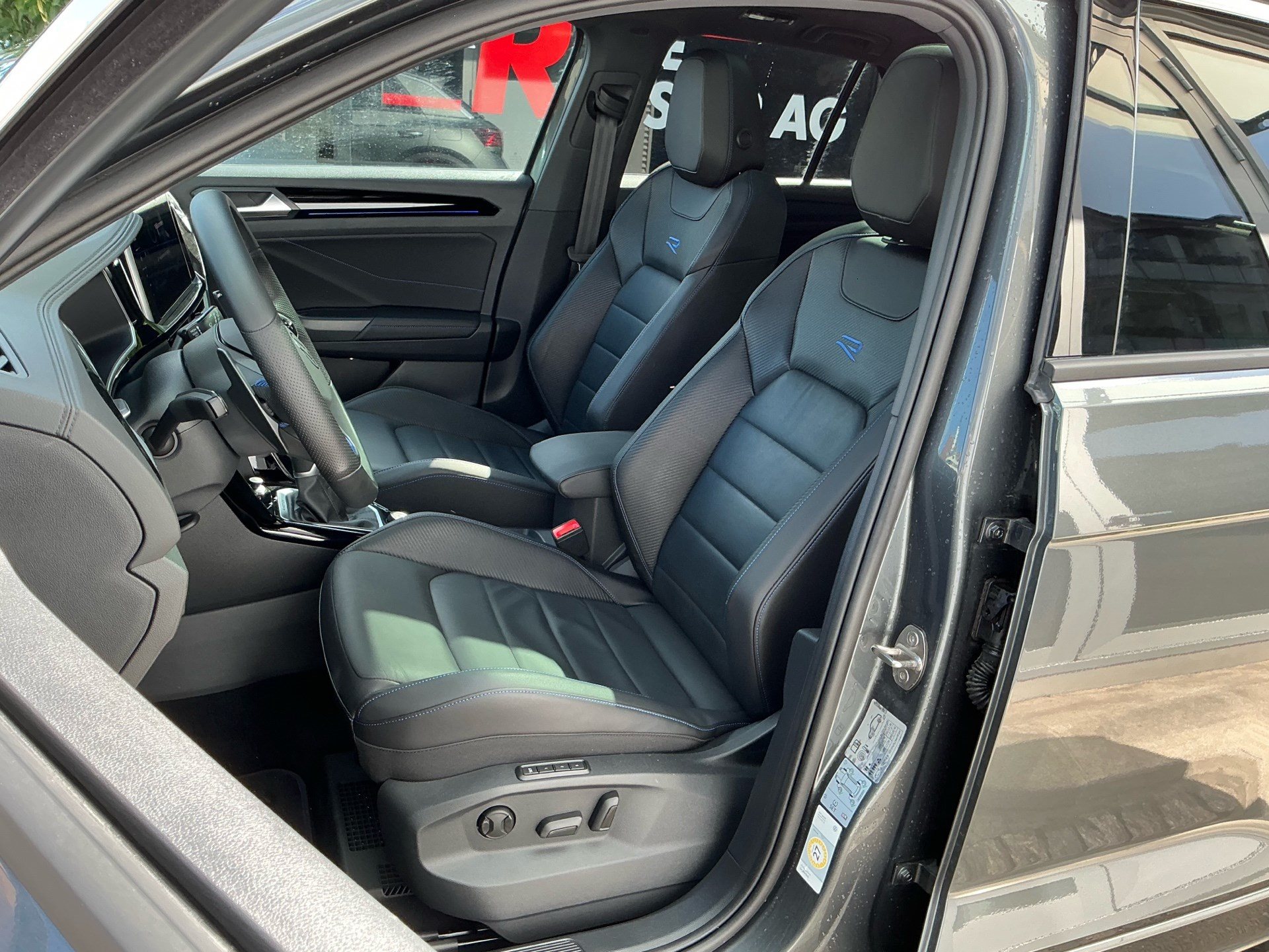 VW T-Roc R 4Motion *** LEDER NAPPA & PANORAMAGLASDACH ***-image-7