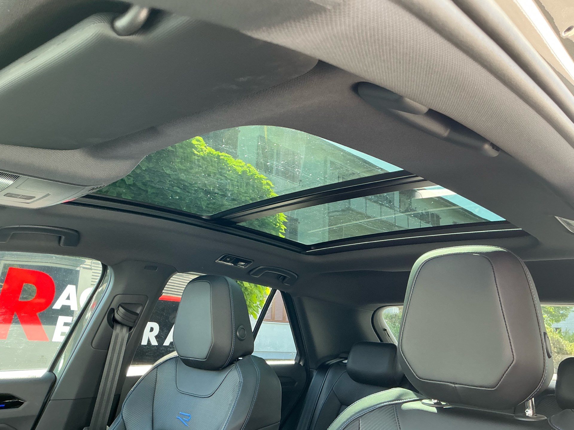 VW T-Roc R 4Motion *** LEDER NAPPA & PANORAMAGLASDACH ***-image-8