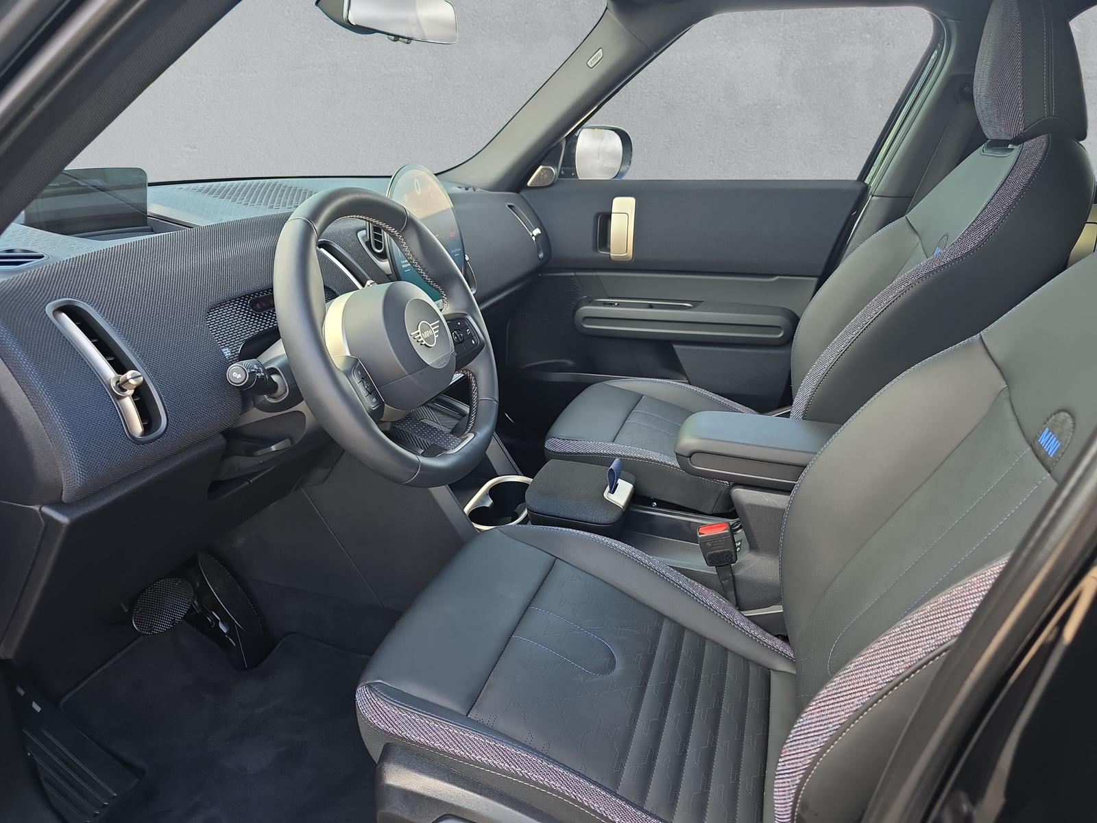 MINI Countryman S ALL4 U25 2.0i (CH) AHK-image-11