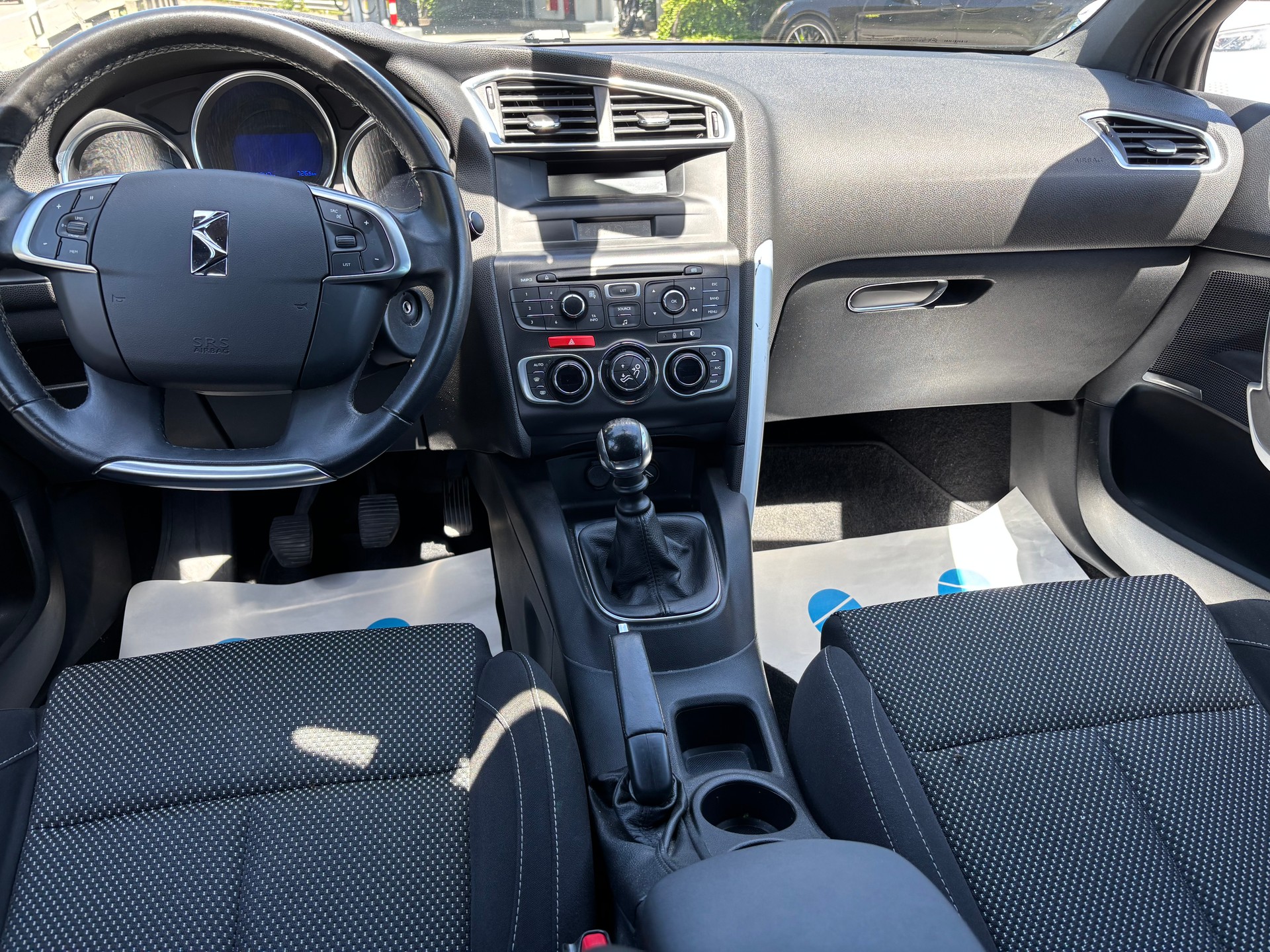 DS AUTOMOBILES DS4 1.6 HDi Chic-image-4