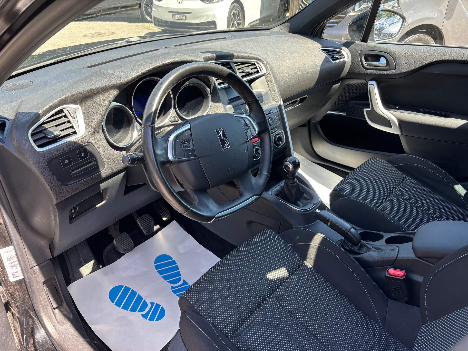 DS AUTOMOBILES DS4 1.6 HDi Chic-image-5
