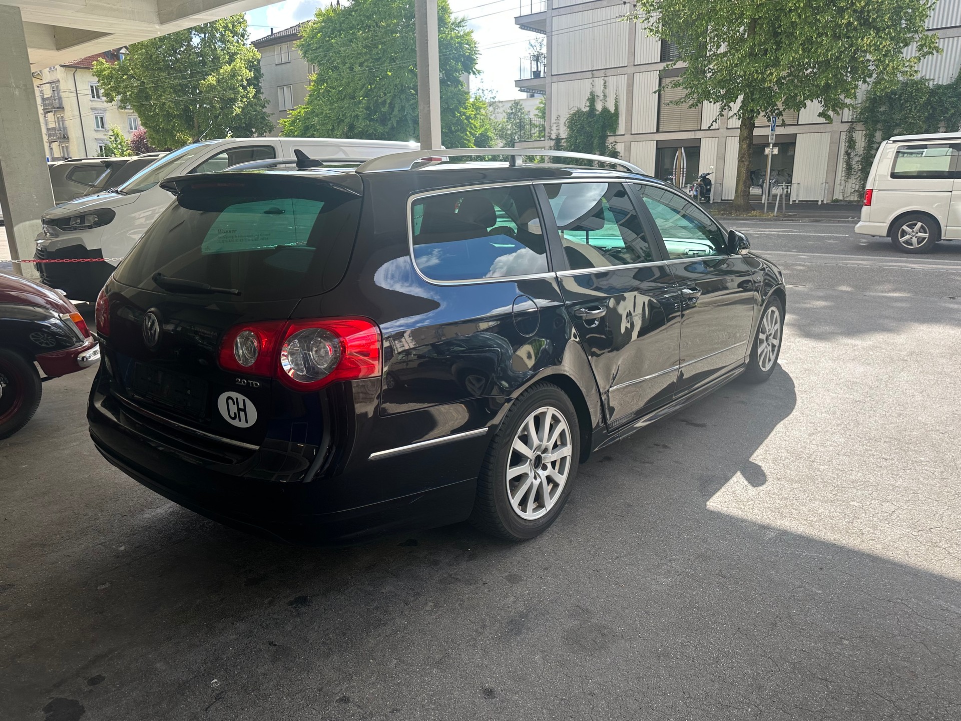 VW Passat Variant 2.0 TDI R-Line-image-3