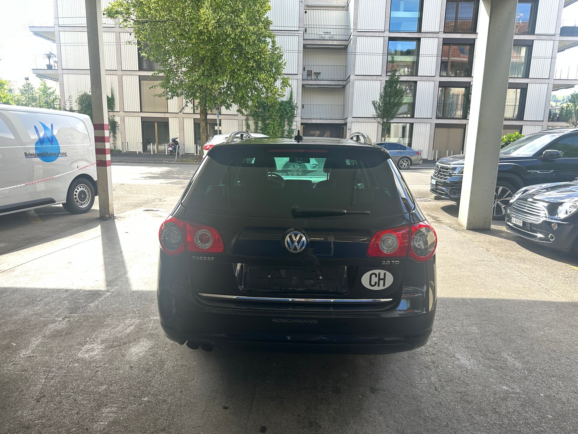 VW Passat Variant 2.0 TDI R-Line-image-4