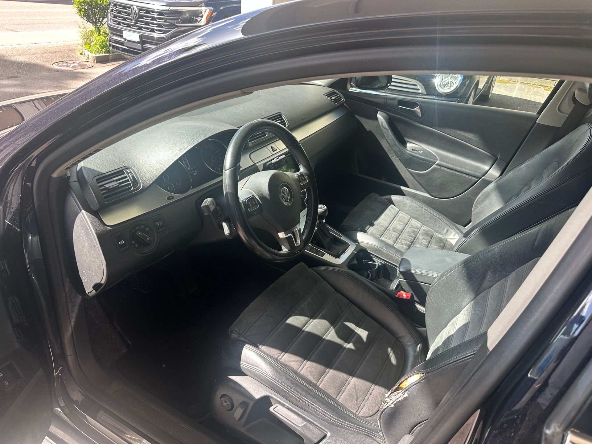 VW Passat Variant 2.0 TDI R-Line-image-5