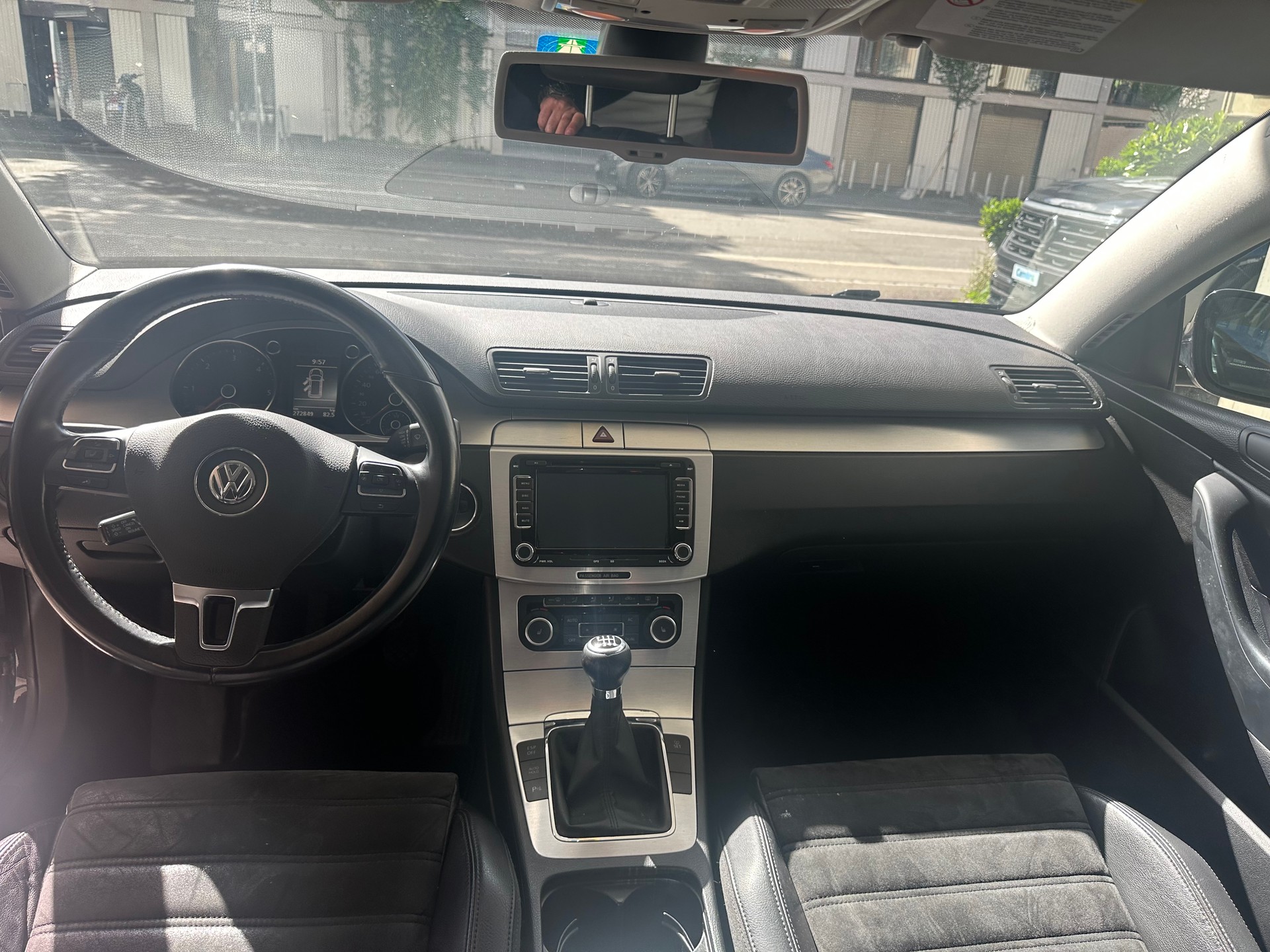 VW Passat Variant 2.0 TDI R-Line-image-6