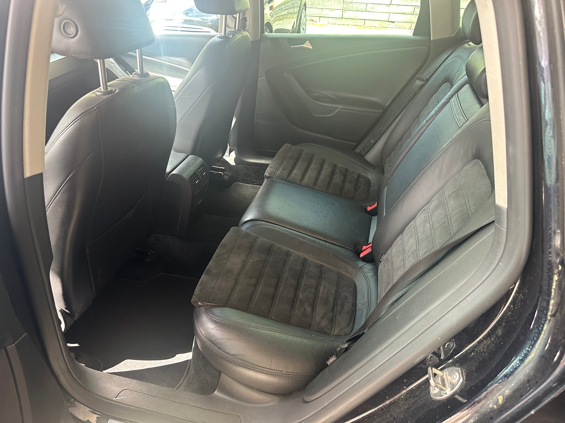 VW Passat Variant 2.0 TDI R-Line-image-7