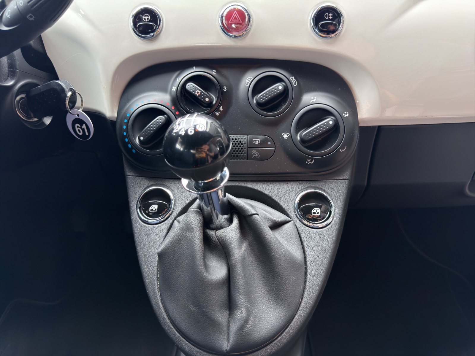 FIAT 500 1.0 Hybrid Cult-image-11